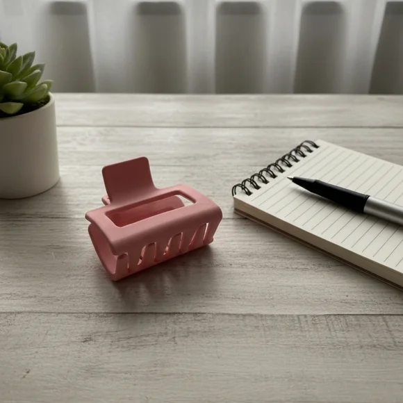 Elegant Pink Small Hair Claw Clip (New) - Picture 3 of 4